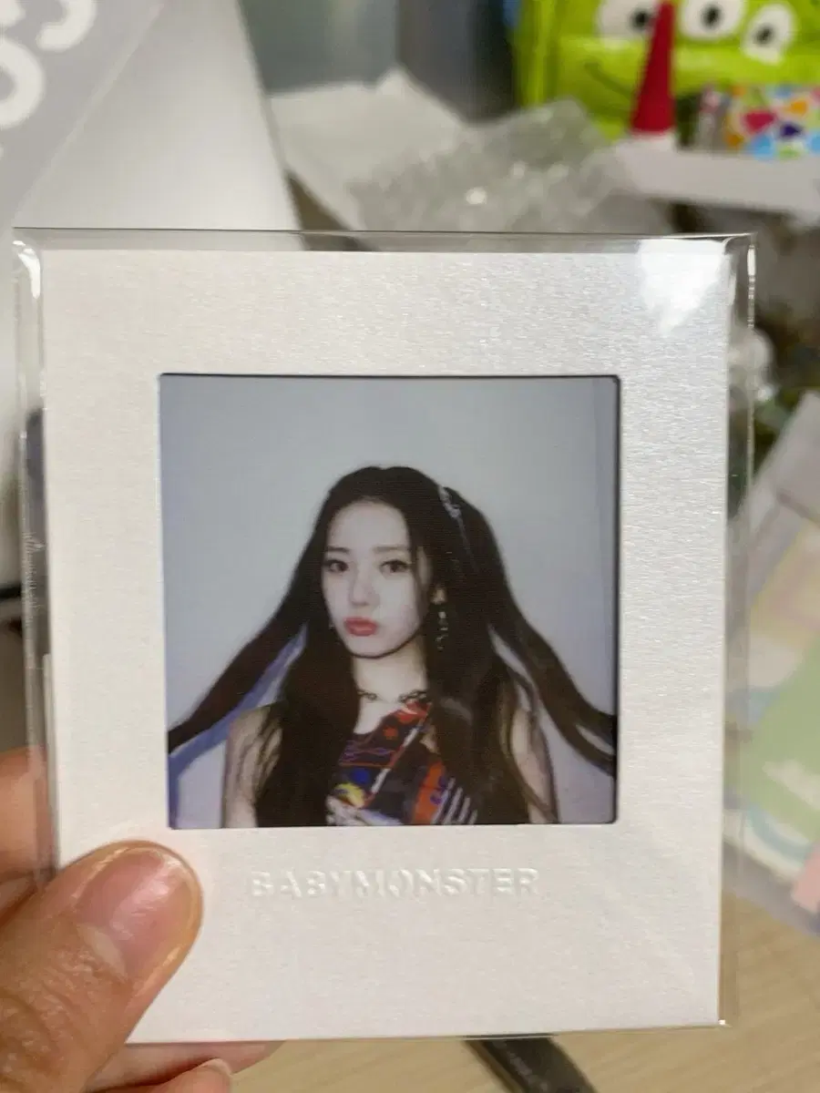 babymonster laura ruraoffline polaroid