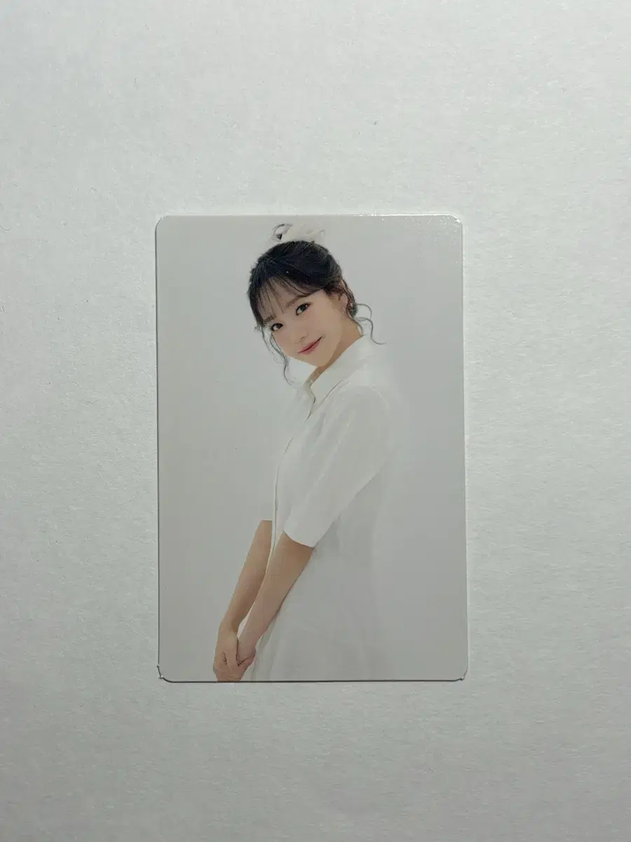 iz*one yuri glassy online concert photocard