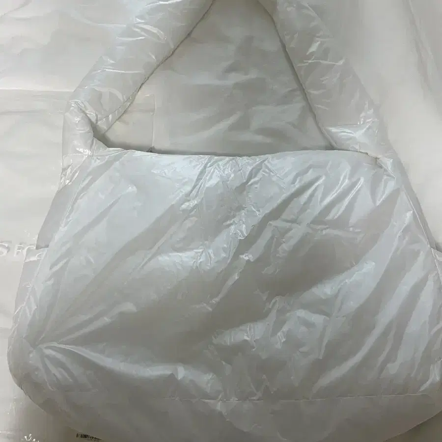 fottsfotts 포츠포츠 푸퍼백 PUFFER BAG BIG WHITE