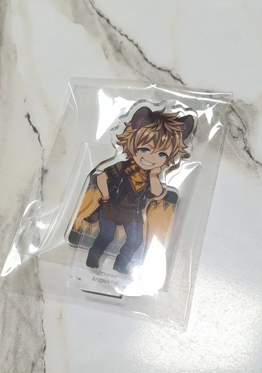 Twiste raguguchi acrylic stand