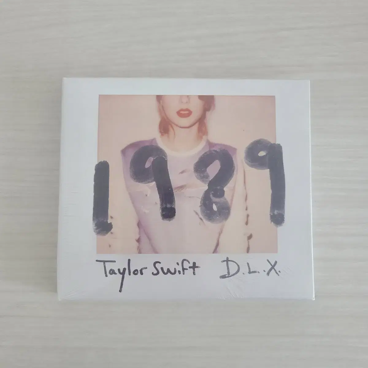 Taylor Swift 1989 Deluxe album unsealed