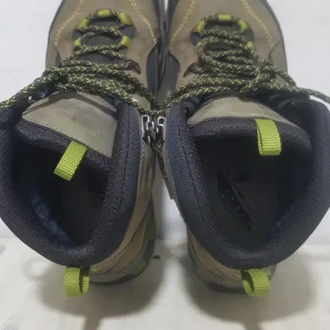 택포 270/275 A급 TREKSTA GORE-TEX 트레킹 중등산화