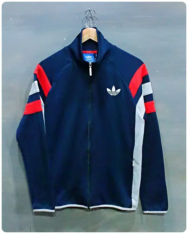 [100] Adidas Trefoil Fitted Tracktop Jersey