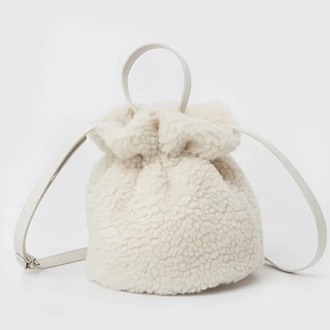 어다울- Shearing fleece bucket bag - ivory