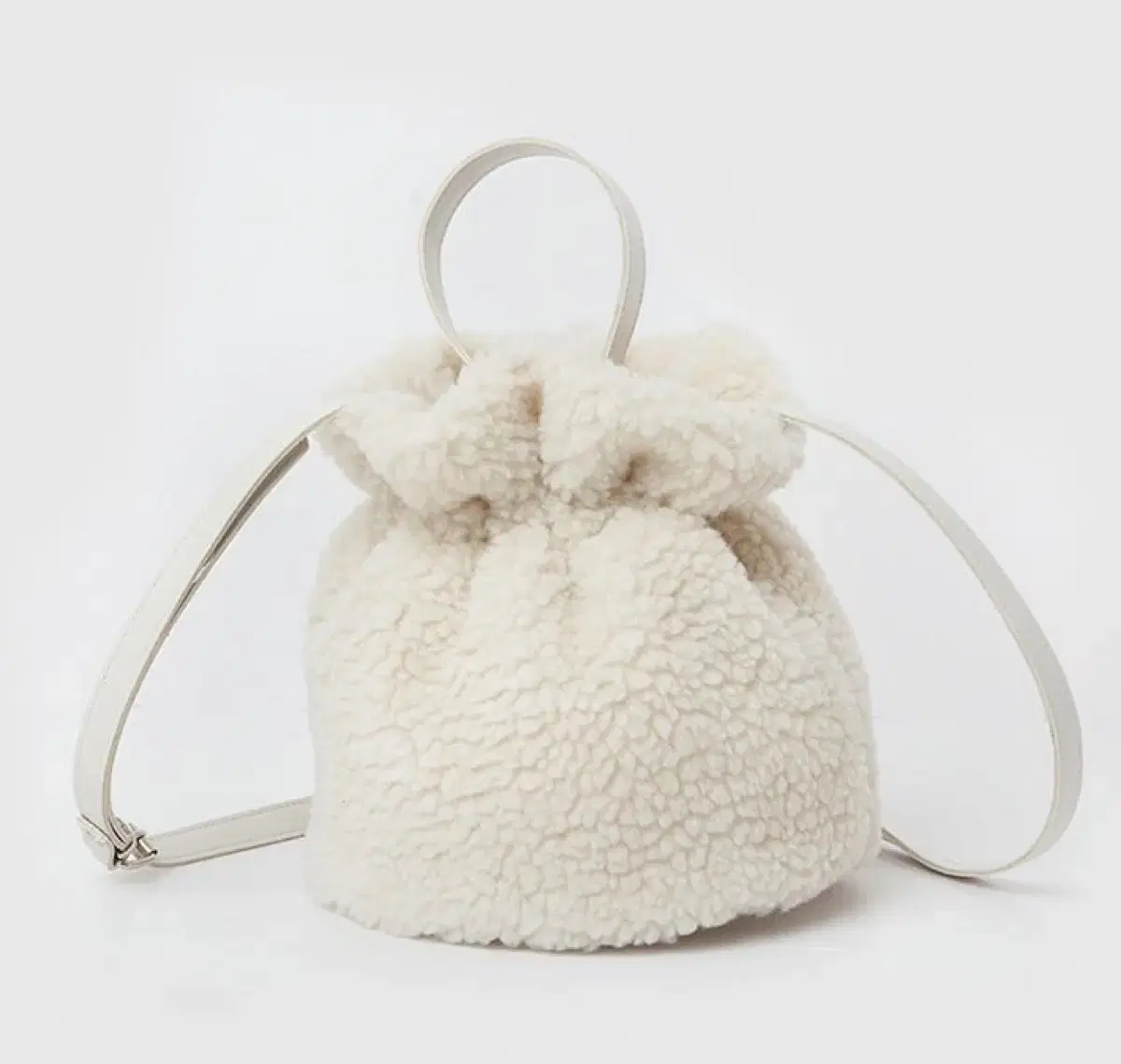 어다울- Shearing fleece bucket bag - ivory