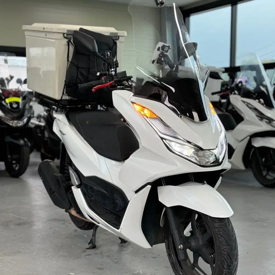 22년식 혼다 PCX125 ABS모델 36@@@KM 판매합니다.