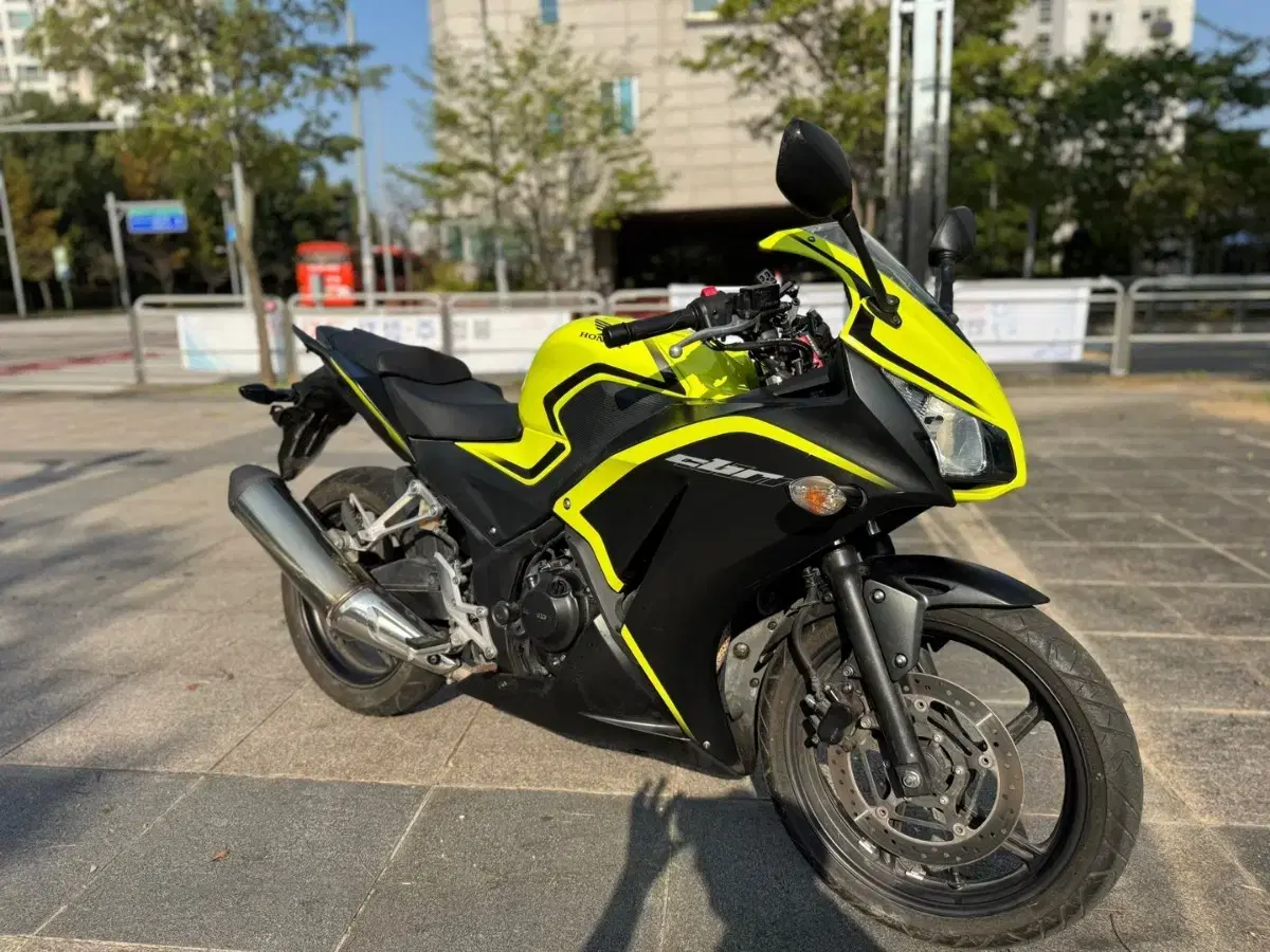 혼다 cbr300r 2017년형 짧은키로수 판매합니다