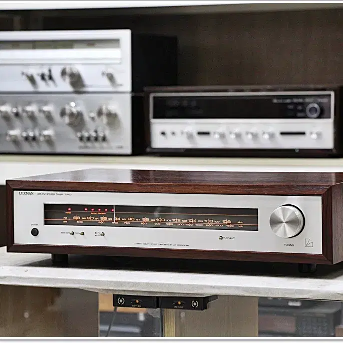 럭스만(LUXMAN) A급 슬림형 아날로그 튜너 모델 T-400