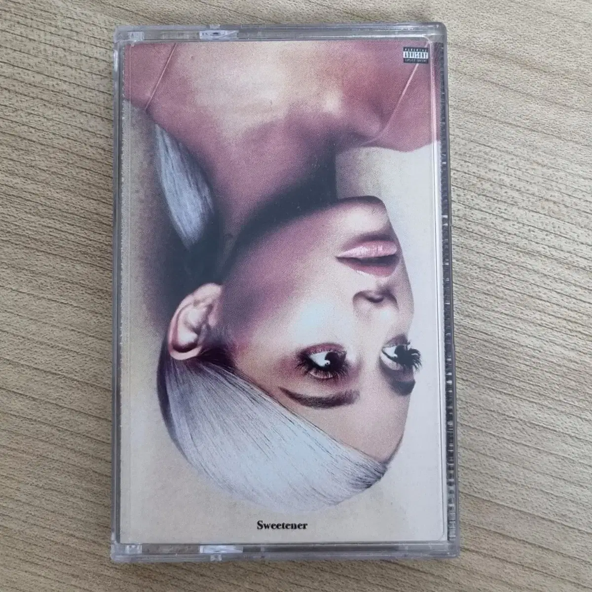 아리아나 그란데 sweetener 카세트 테이프