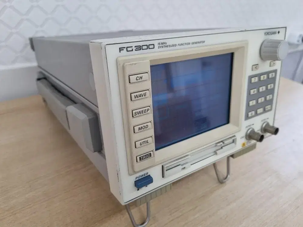 YOKOGAWA FG 300 15MHz Synthesized 함수발생기