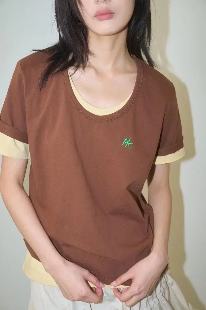 아워솔티 Saalty U Neck T-shirt / Brown