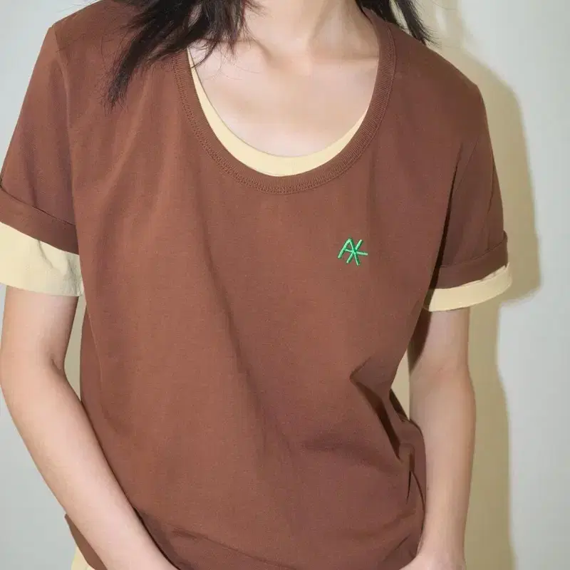 가격내림)아워솔티 Saalty U Neck T-shirt / Brown