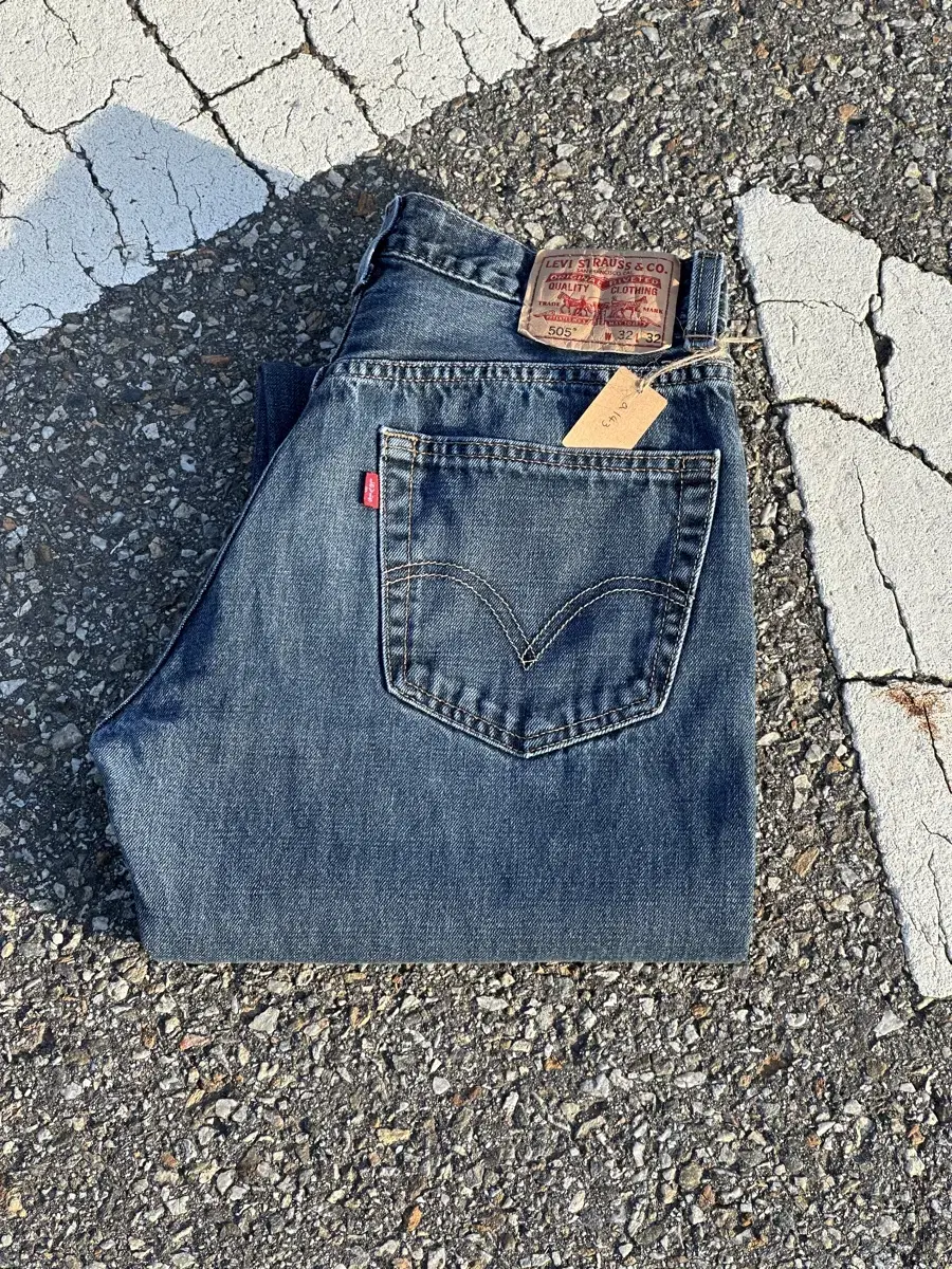 [32"] Vintage Levi's 505 32X32_A143