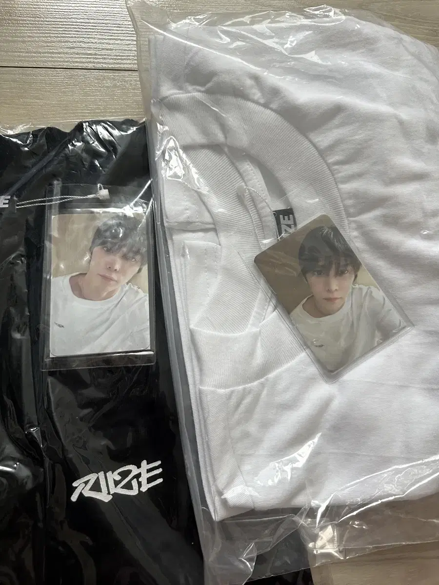 Rize Long Sleeve sealed eunseok photocard Included (White,Black) Goods