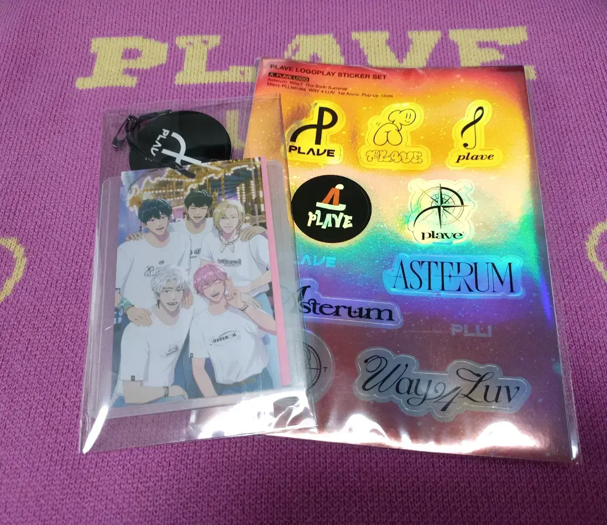 Plave Pixelworld T-Shirt Tac hologram sticker in bulk