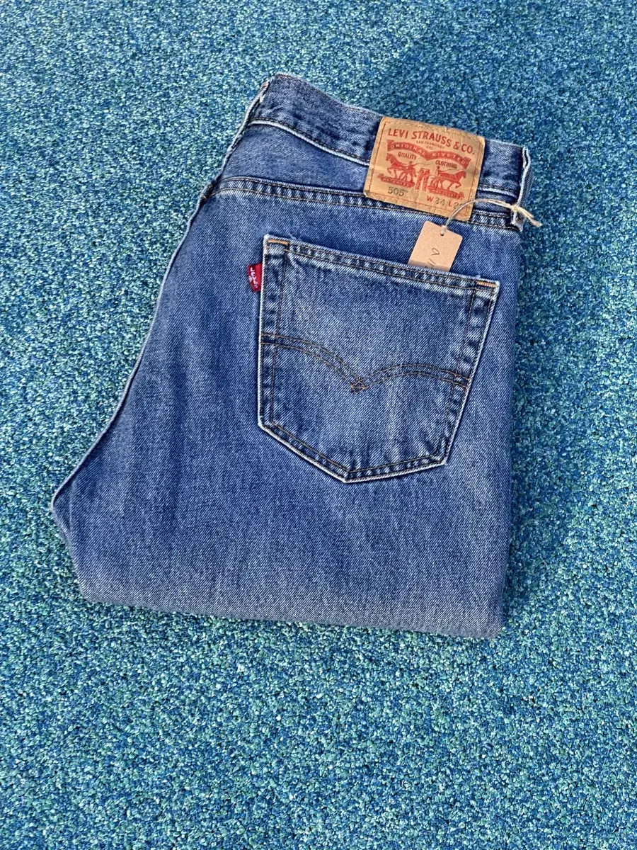 [34 inches] Vintage Levi's 505 34X29_A112