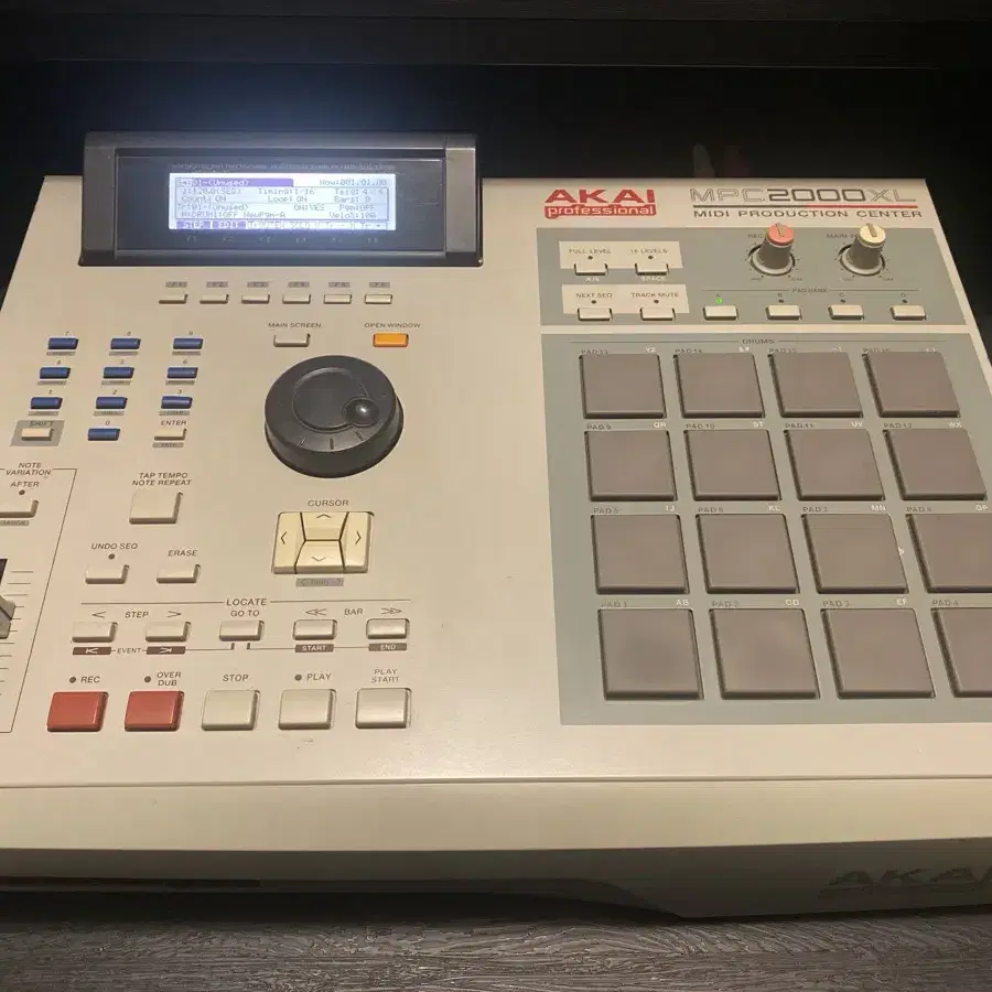 AKAI MPC 2000XL 판매합니다