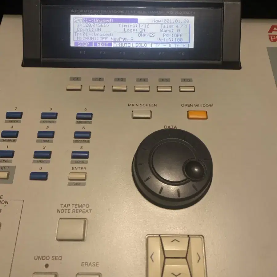 AKAI MPC 2000XL 판매합니다