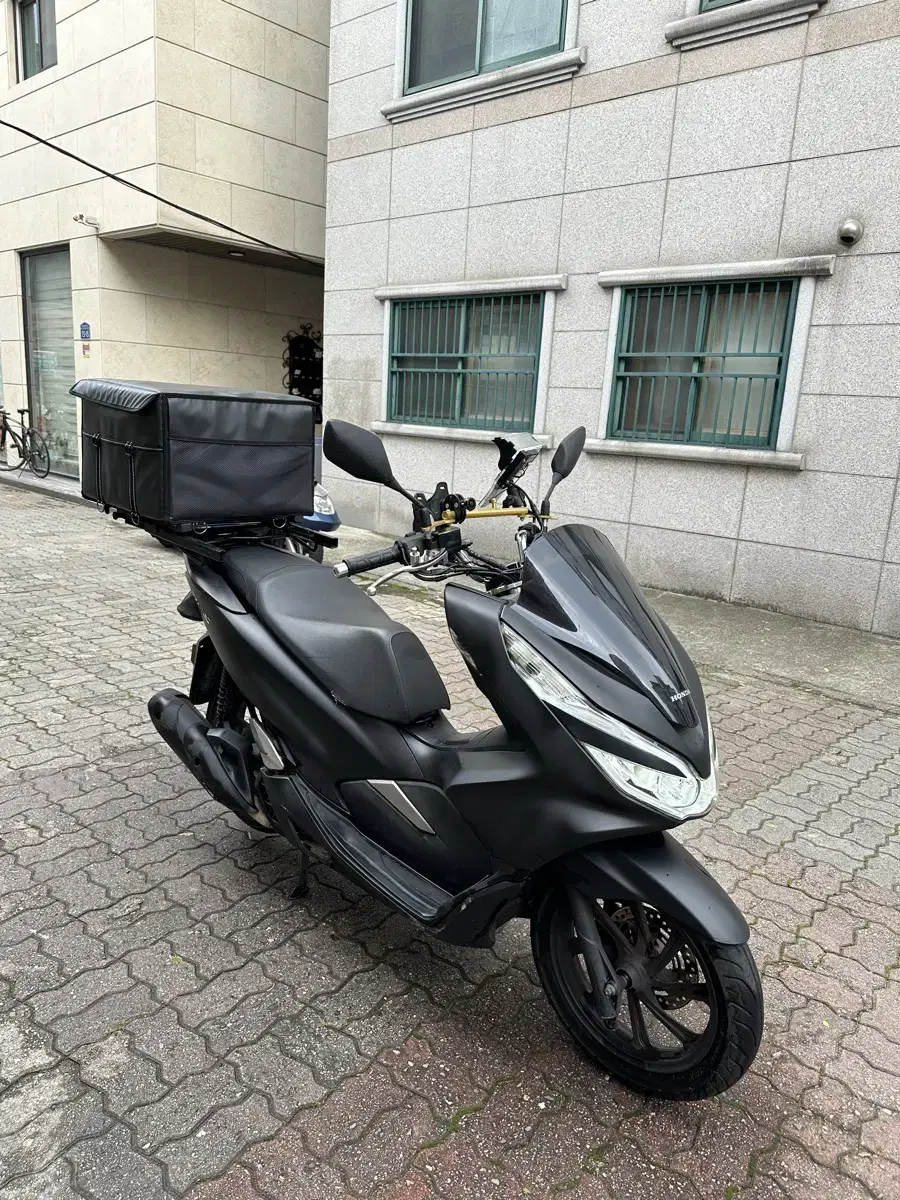 혼다 Pcx 125cc 20년식 3만키로대 키로수 적음 급처합니다