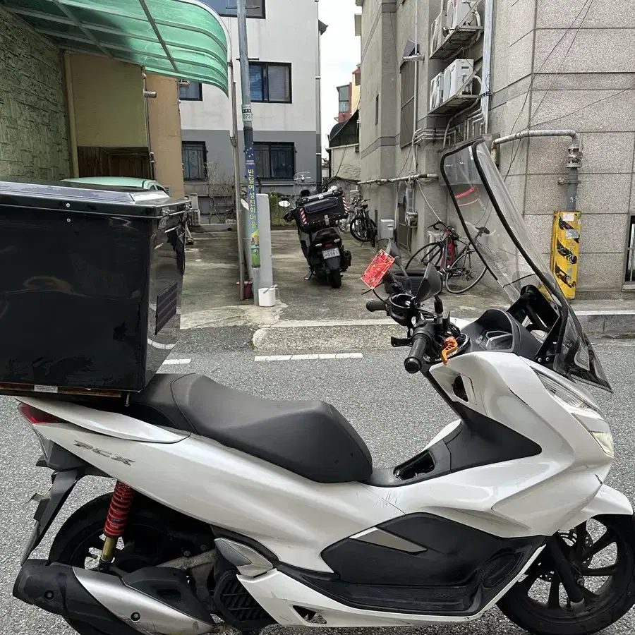 혼다 Pcx 125cc 19년식 저렴하게 바이크 급처합니다.