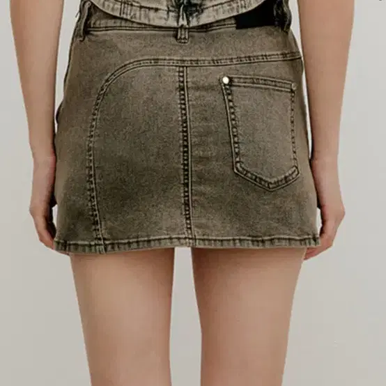 구해요)yuse BELTED LAYERED DENIM MINI SKIRT