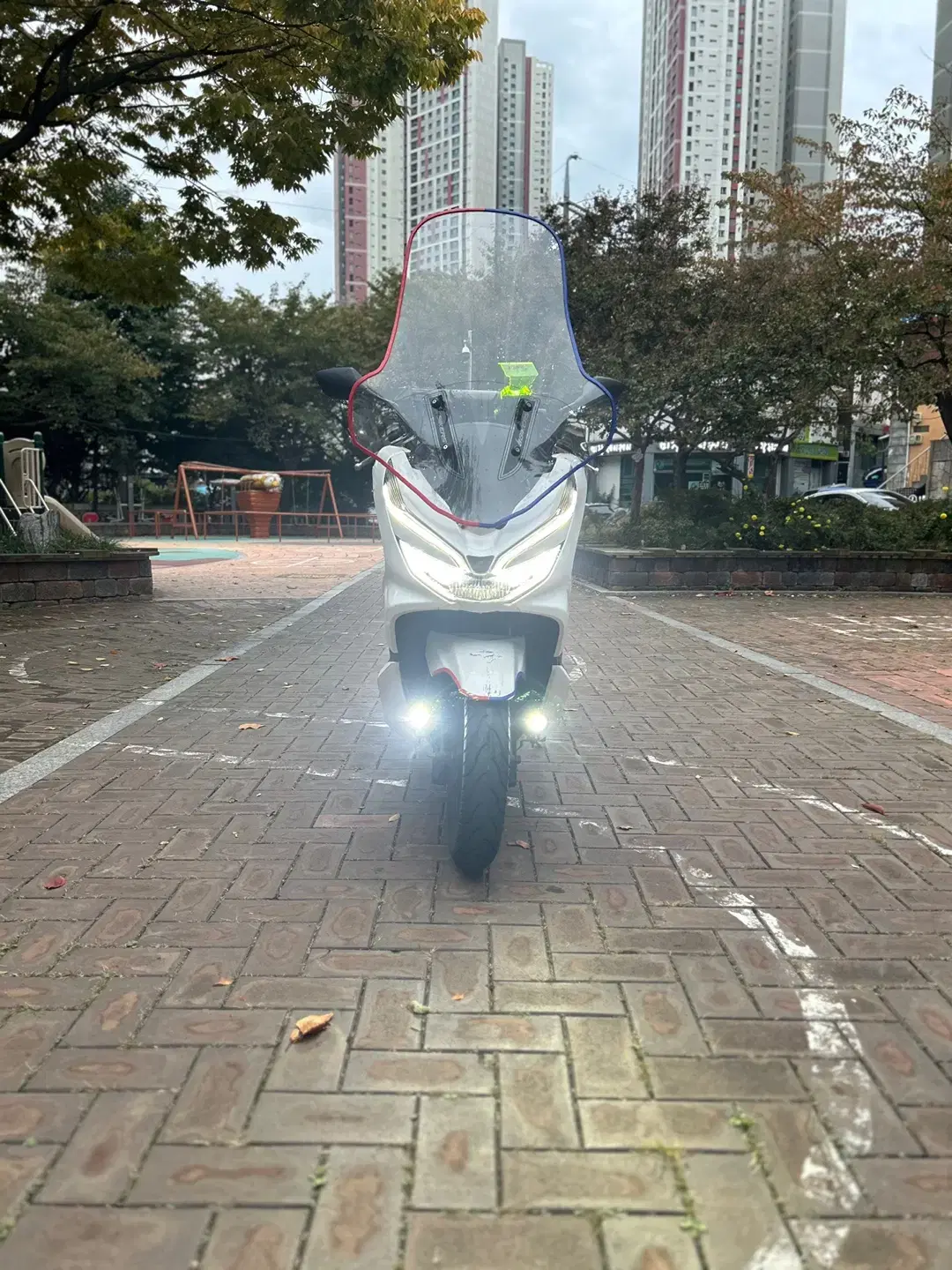 PCX125 19년식(알탑셋 레오빈스 배기)판매합니다