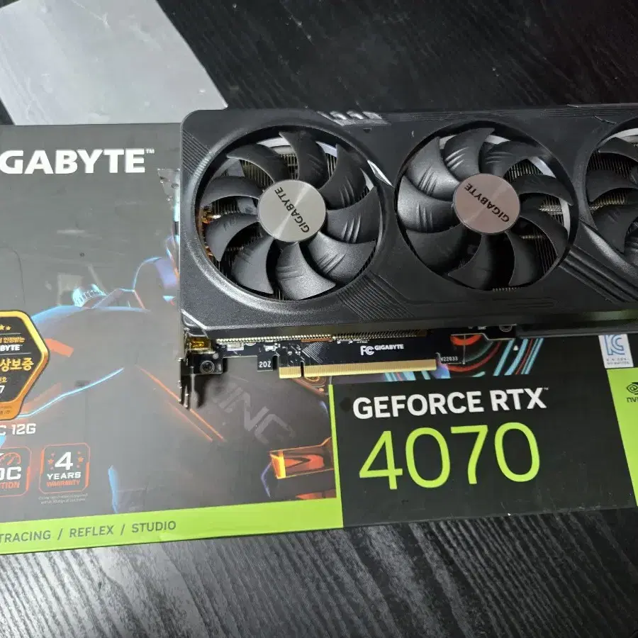 기가바이트 RTX4070 판매 합니다. ATX 3.0