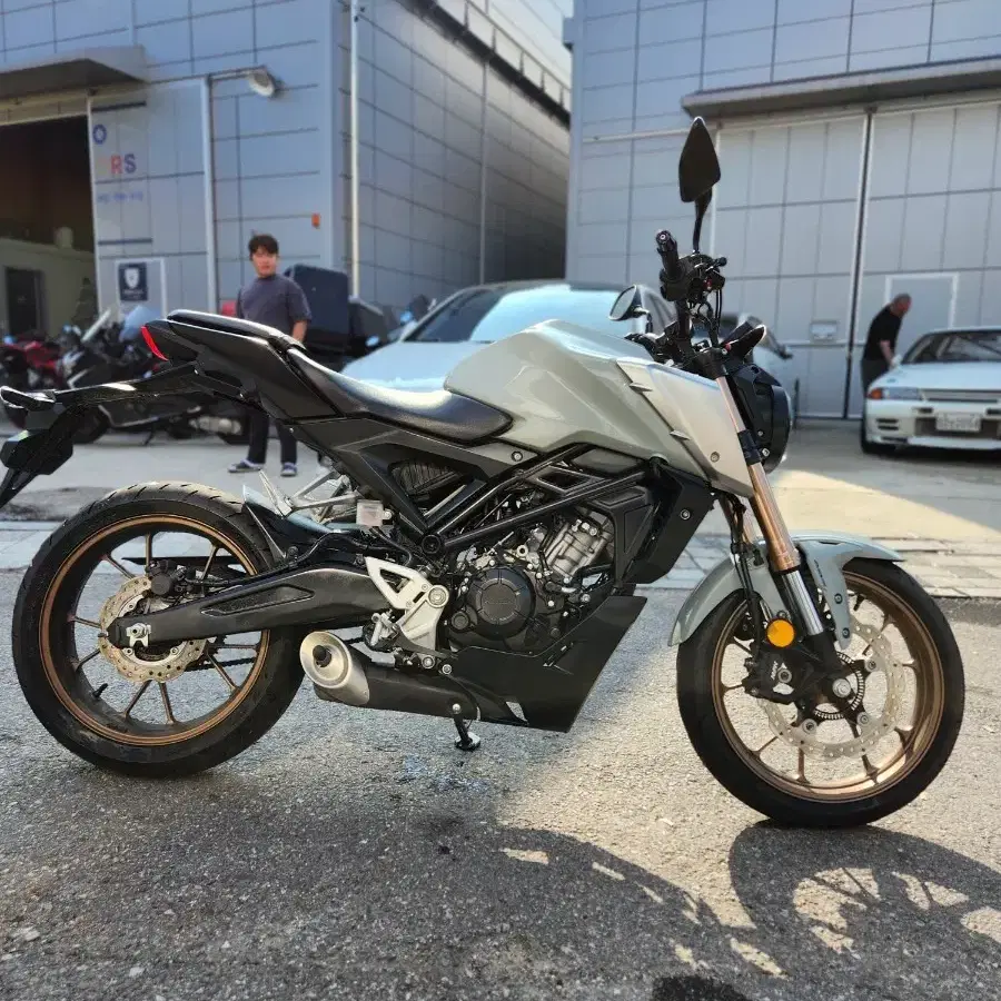 cb125r 22년형 1만키로 아이콘그레이,신차급,점검완료,깔끔한셋팅