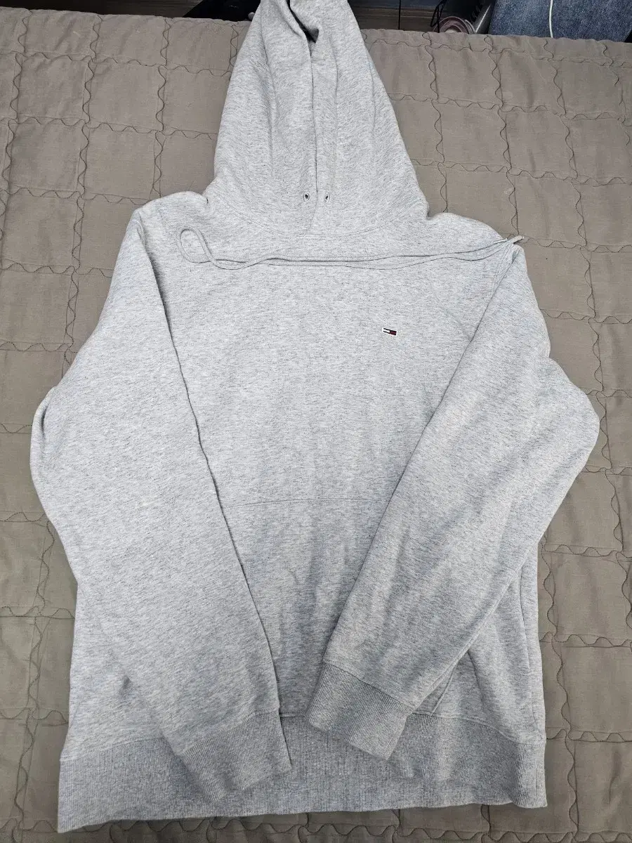 Tommy Jins Hoodie