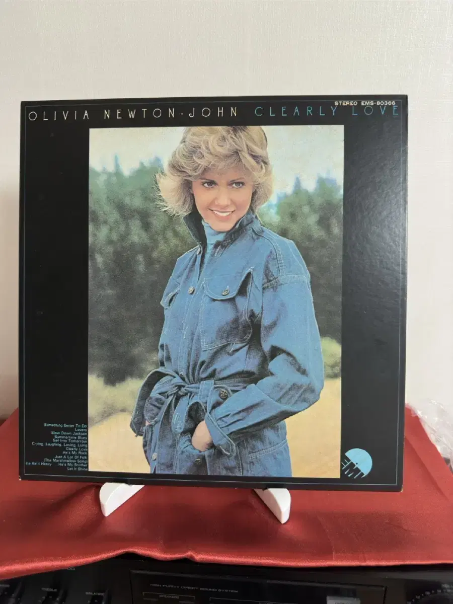 Olivia Newton-John - 6th album Clearly Love LP