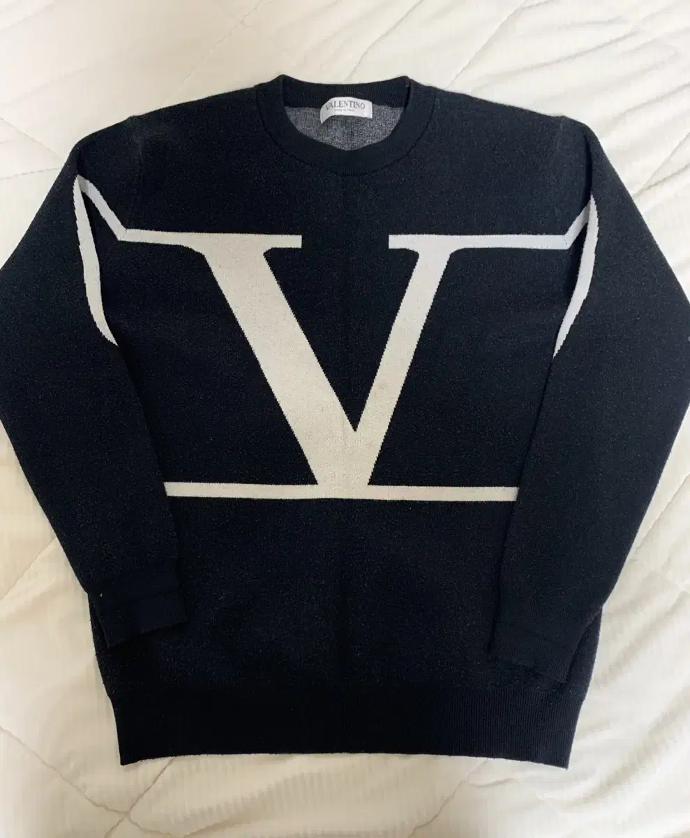 [Quick sale] Valentino knit 2XL (true to size S~M) man to man (price increased in winter)