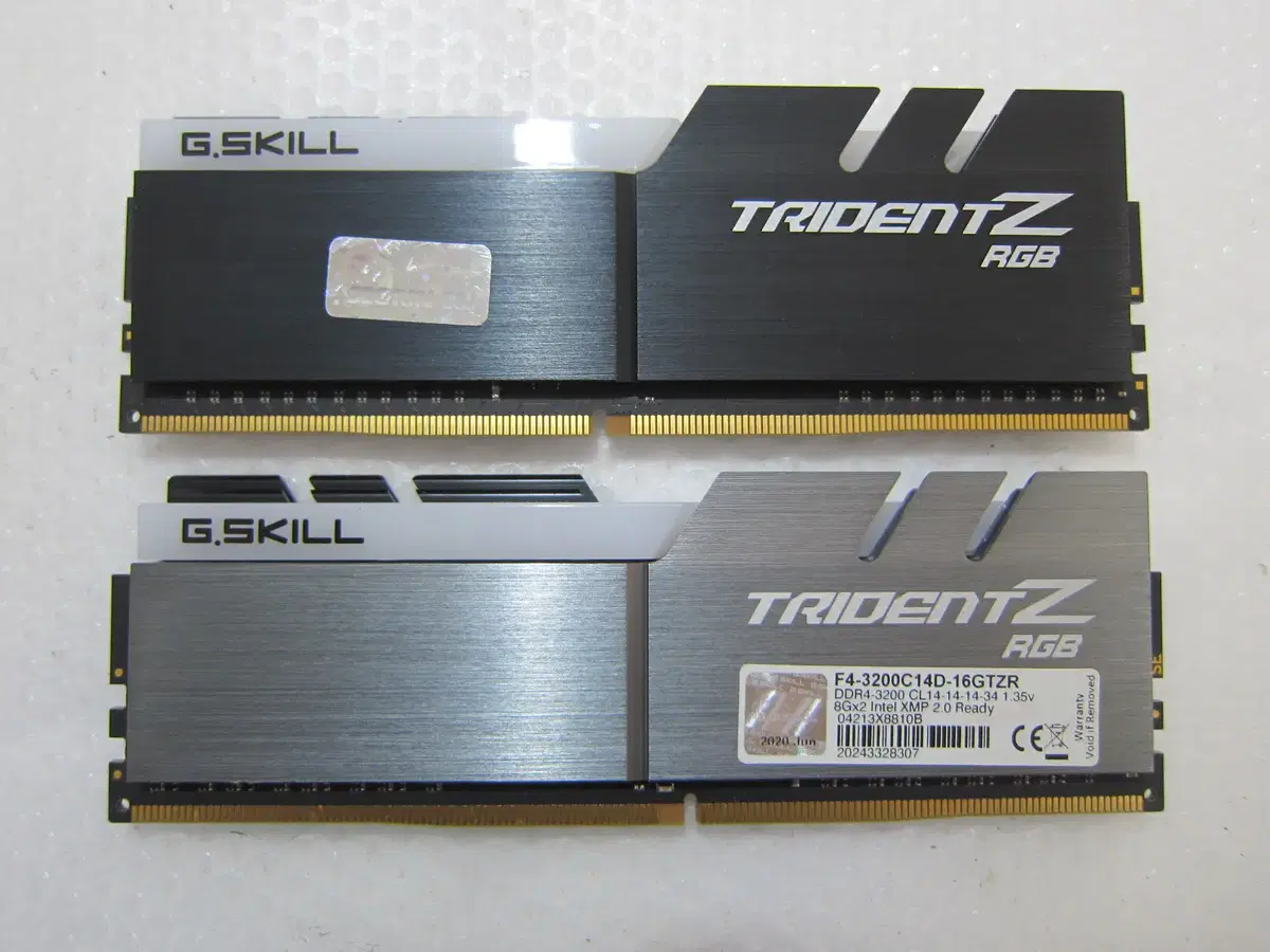 지스킬 DDR4-3200 CL14 TRIDENT Z RGB (8Gx2)