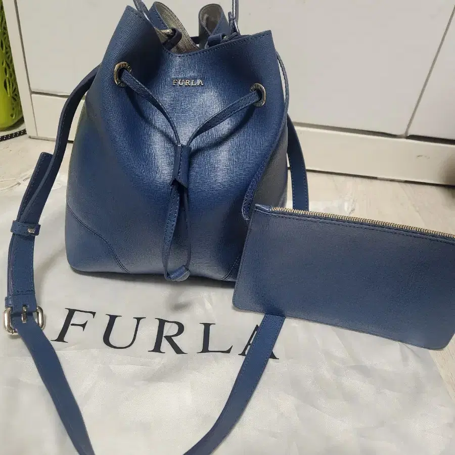 FURLA 정품버킷백