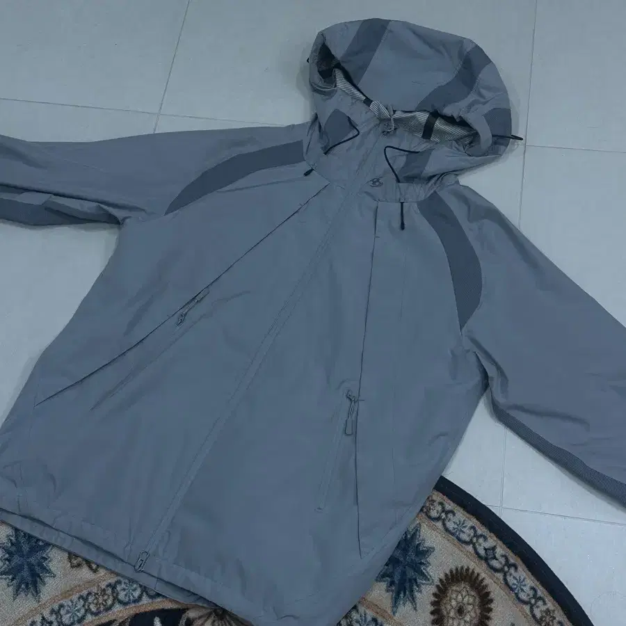 산산기어 wind shield jacket / ice grey