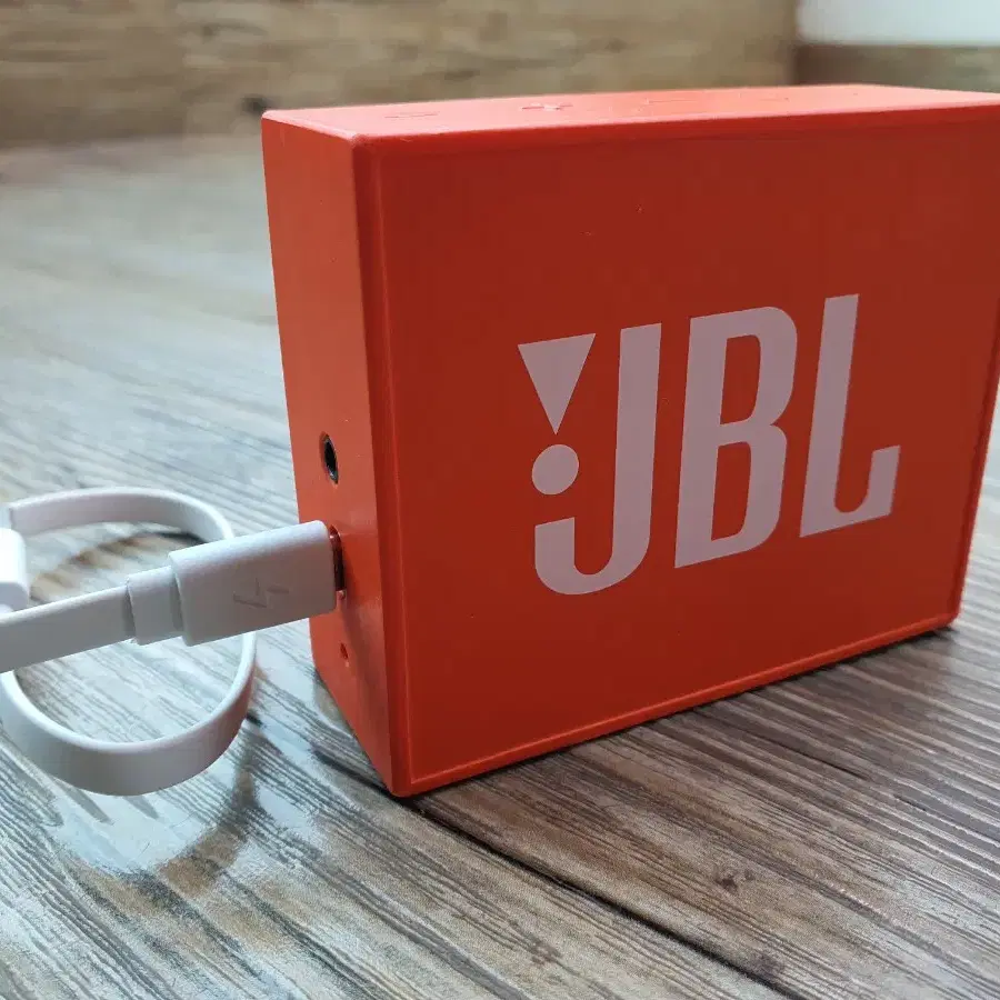 JBL GO2