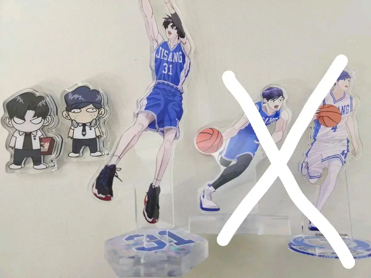 We sell the Bokuto Jun figure acrylic and various other merchandise at or below cost.