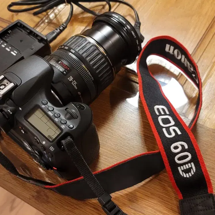 캐논 EOS-60D 바디 + 캐논 28-135 줌렌즈 + 배터리 키트