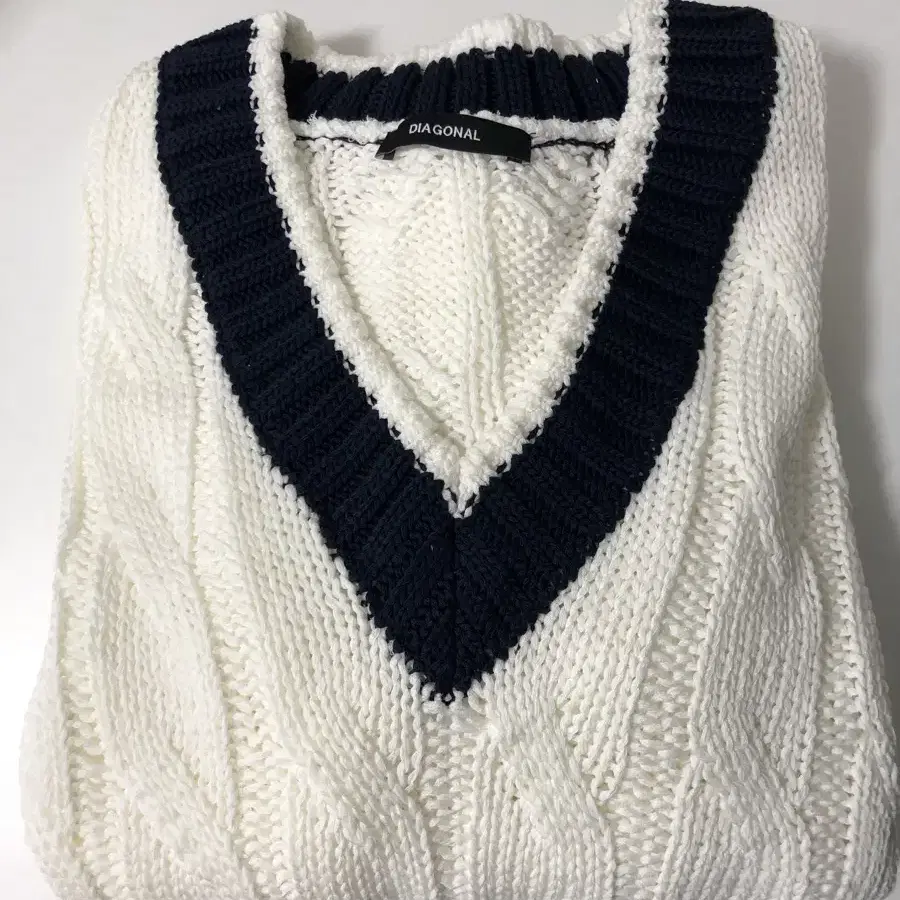 다이애그널 니트 PREPPY OVER KNIT 화이트