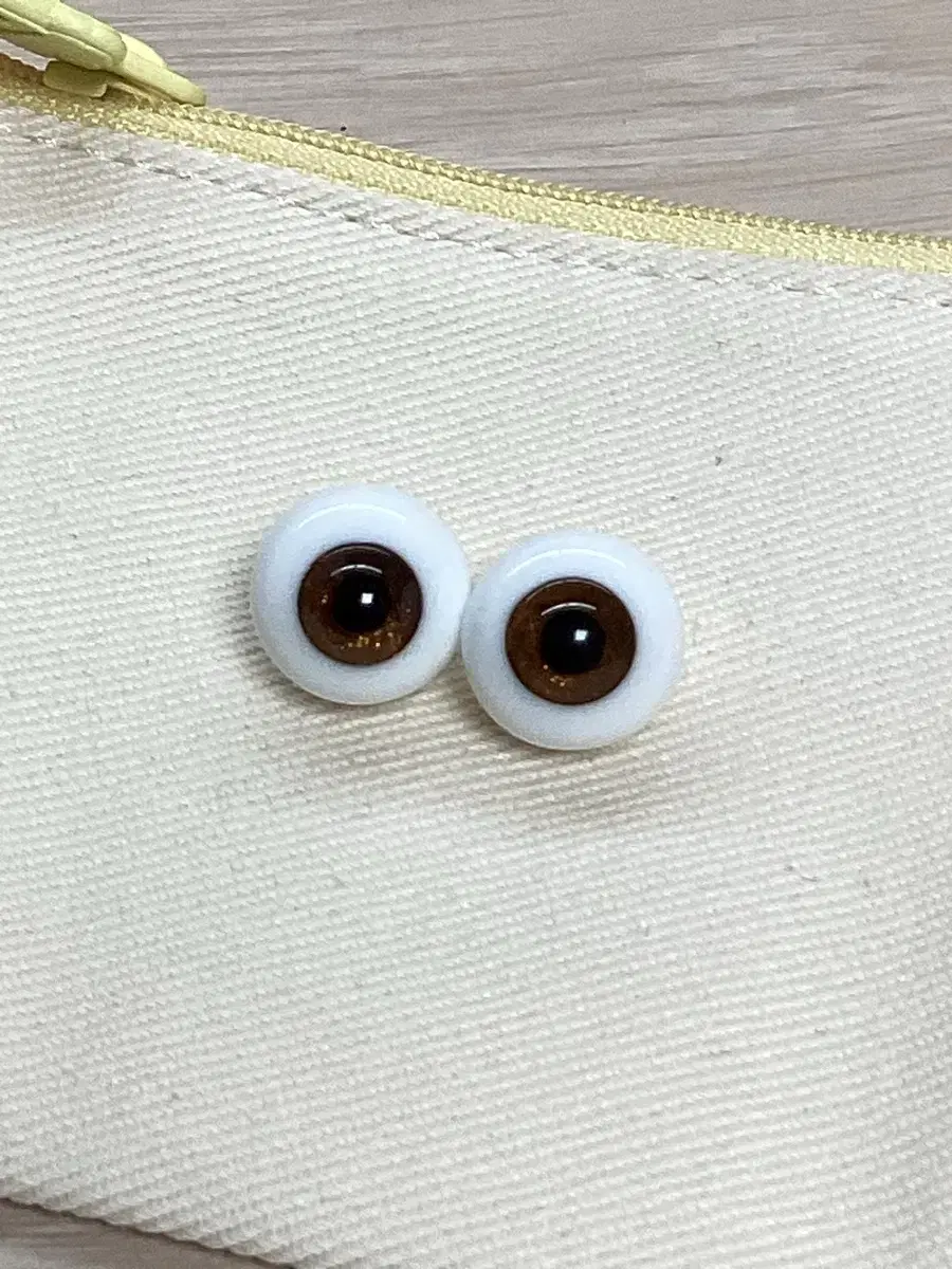 Spherical 14mm brown eyeballs for sale!