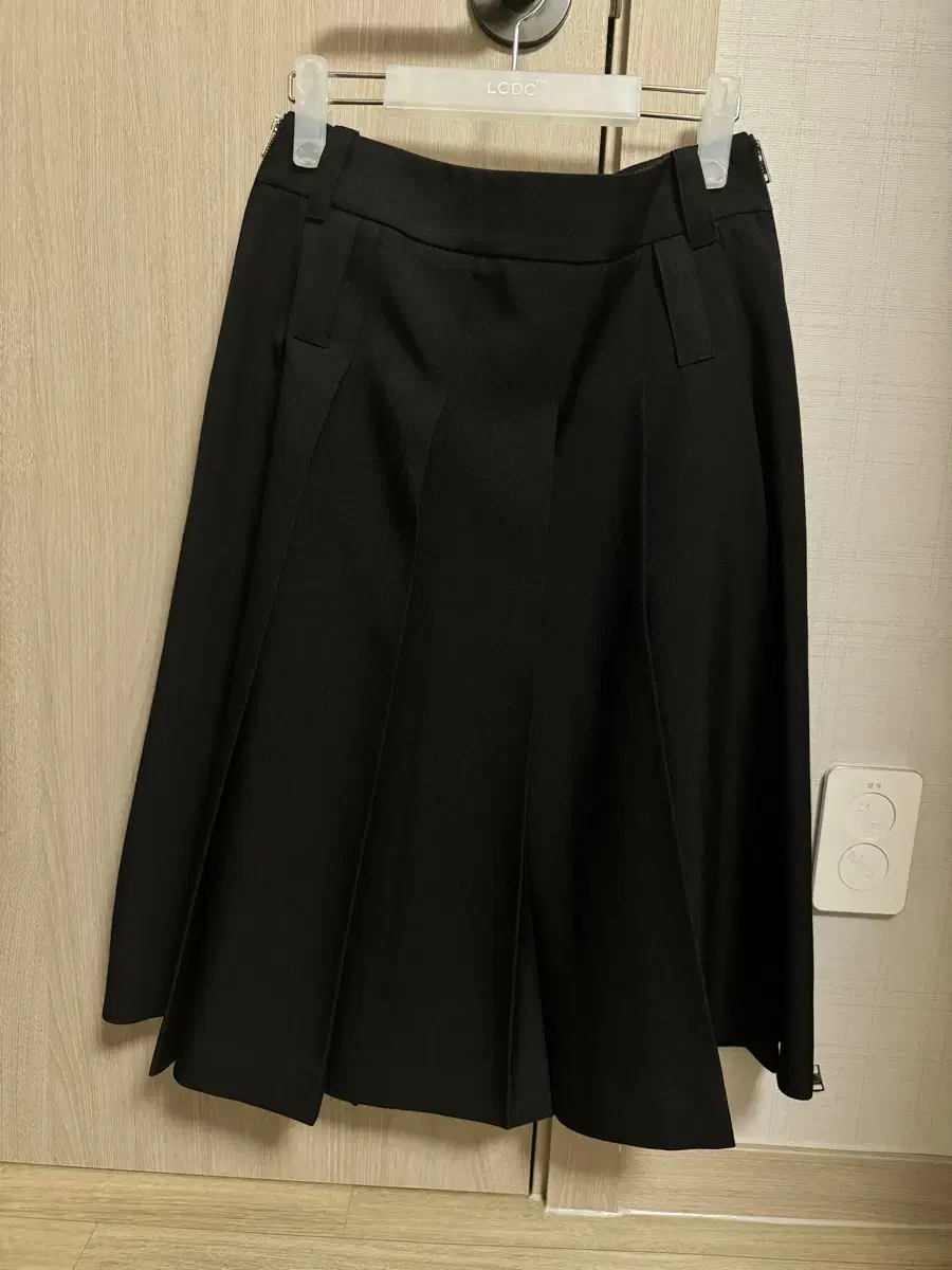 LCDC SIDE ZIPS PLEATED MIDI SKIRT