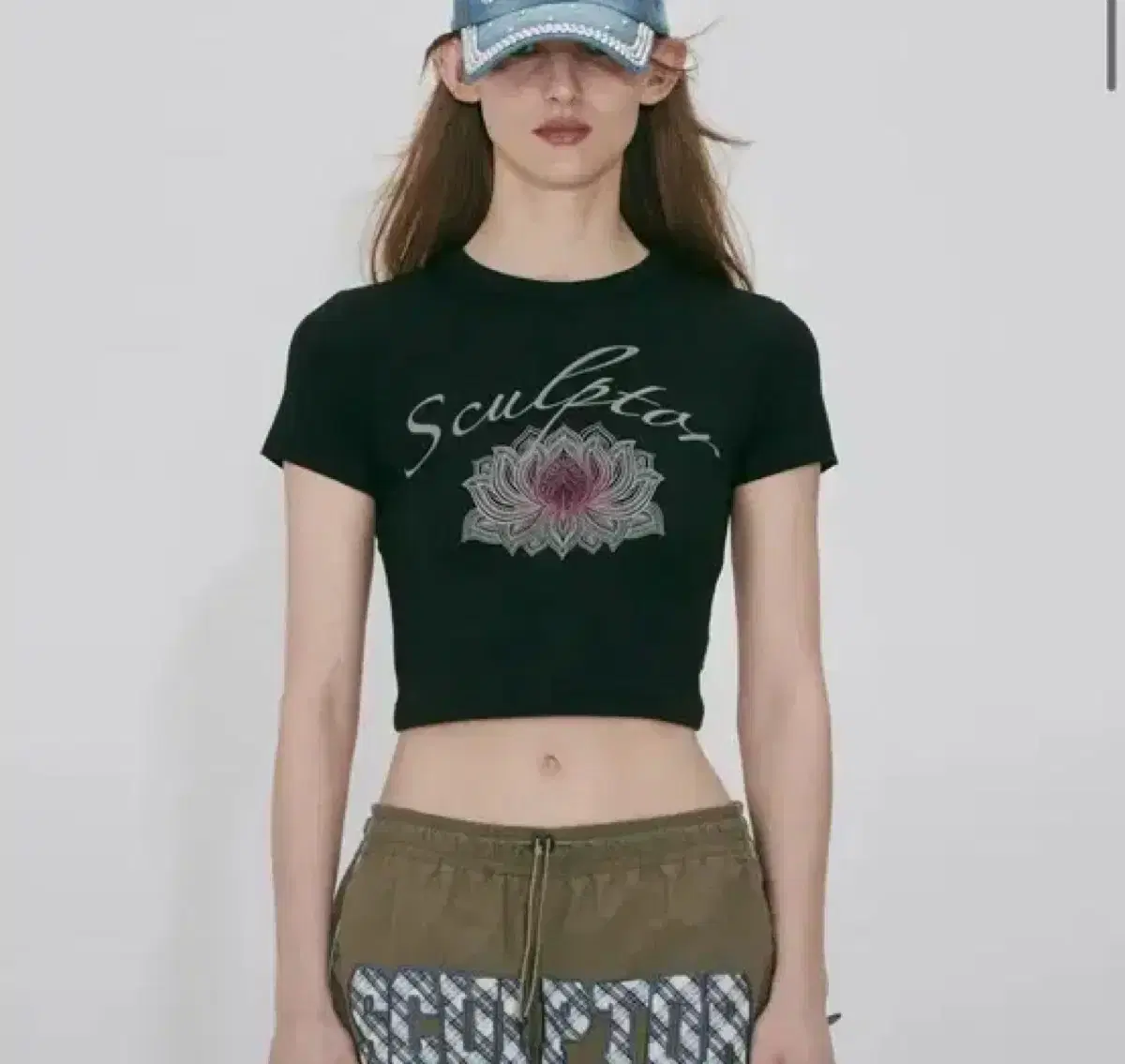 스컬프터 Lotus Crop Tee Black