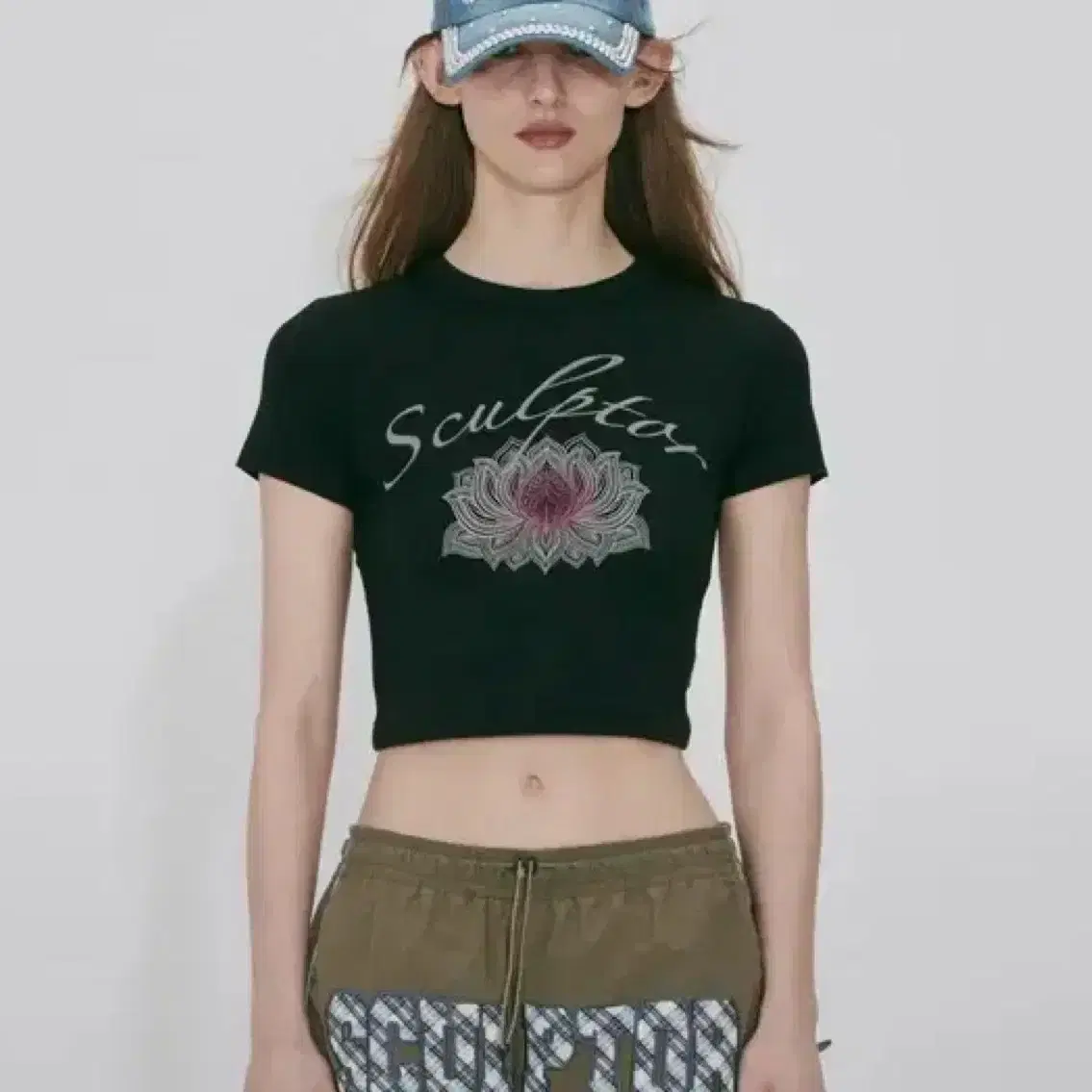 스컬프터 Lotus Crop Tee Black