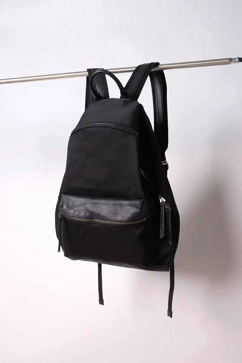 해칭룸 Leather Daypack 백팩