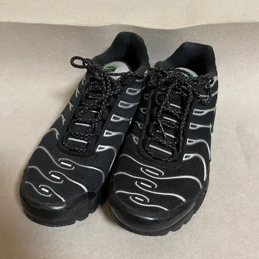 나이키 Nike Tn Airmax Plus 실버그린 스트라이크