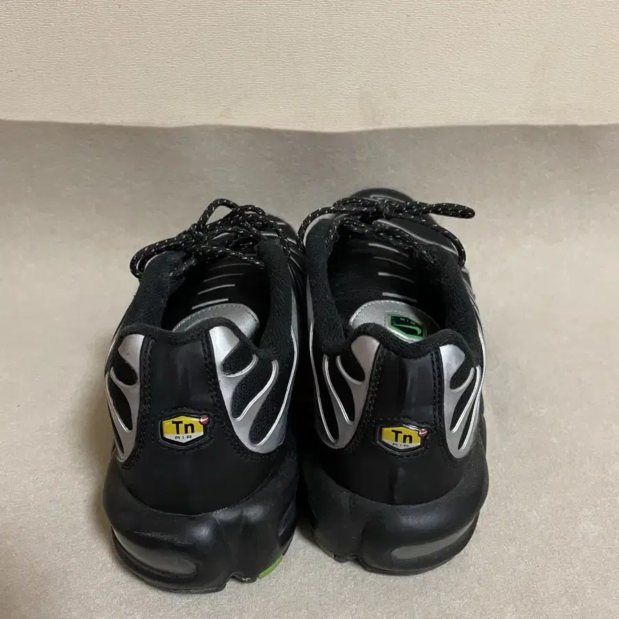 나이키 Nike Tn Airmax Plus 실버그린 스트라이크