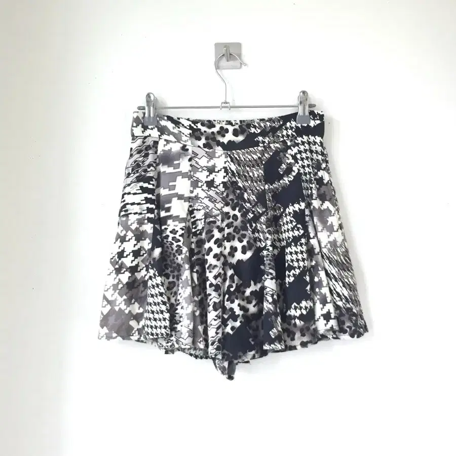 Mixed pattern short Pants