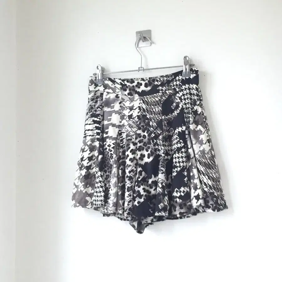 Mixed pattern short Pants