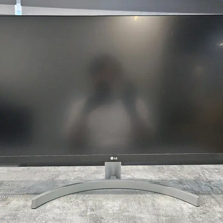 LG 27인치 4K 모니터 27UK600팝니다