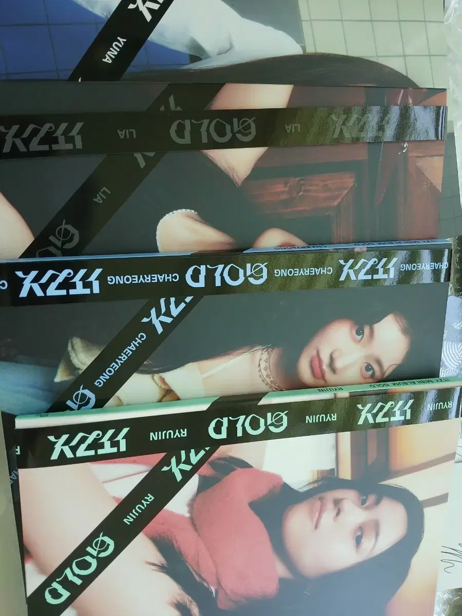 ITZY GOLD Digital Pack album WTS