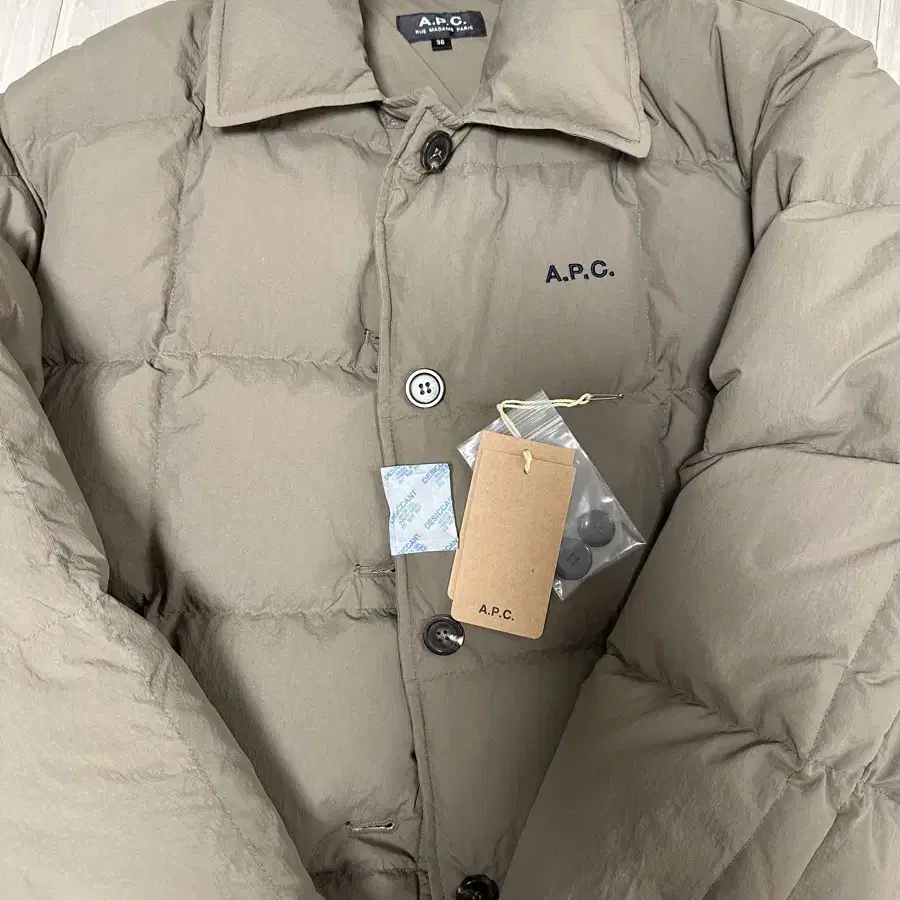 A.P.C. Rachel Down Jacket (khaki)